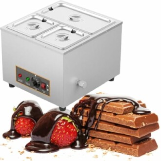 Chocoladefondue machine met aardbeien en chocolade