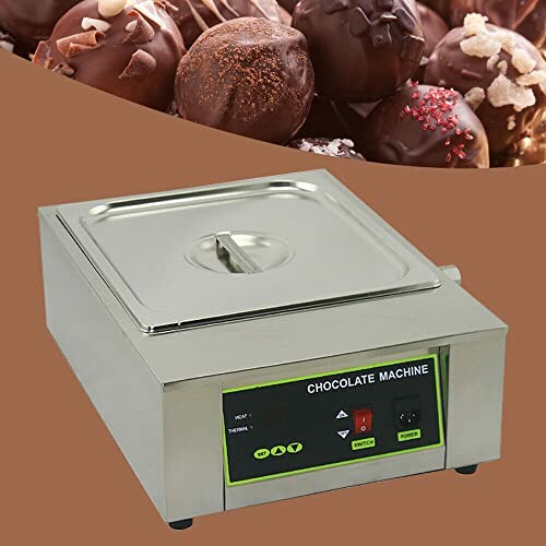 Chocoladesmeltmachine met truffels op de achtergrond