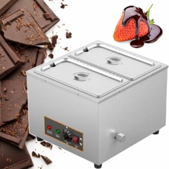 Chocoladesmelter met chocolade en aardbei