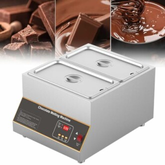 Chocoladesmeltmachine met chocoladeblokken en gesmolten chocolade