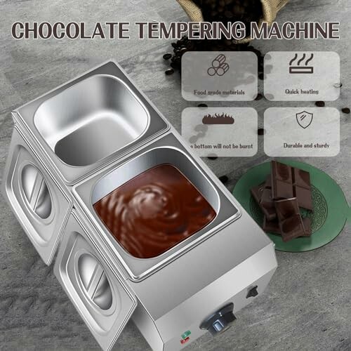 Chocolade-tempeermachine met gesmolten chocolade