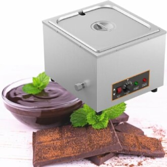 Chocoladesmeltmachine met chocolade en muntblaadjes